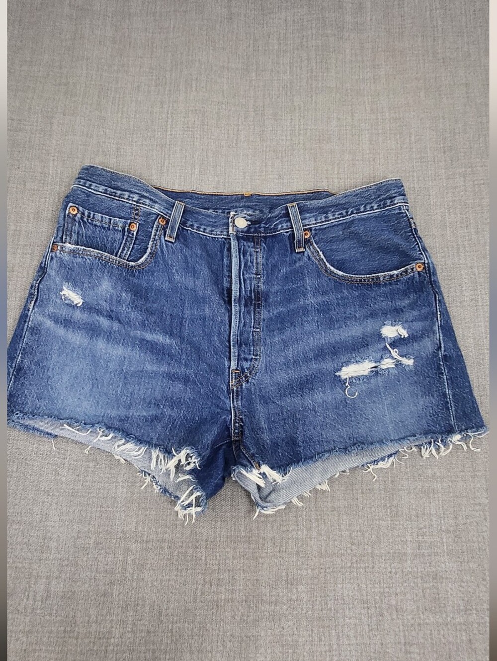 Levis 501 Button Fly 100% Cotton Distressed Style Denim Jean Shorts. 33